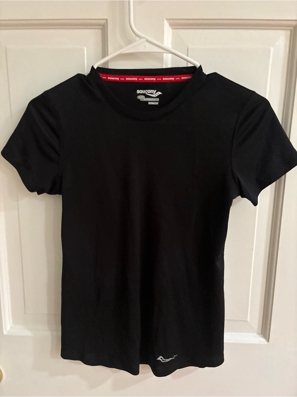 Saucony women’s Black Short Sleeve Performance Tee xxs